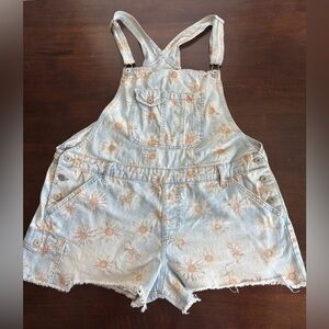 No Boundaries Shortalls - Women’s Distressed, Daisy Print, Denim Shortalls. XXL